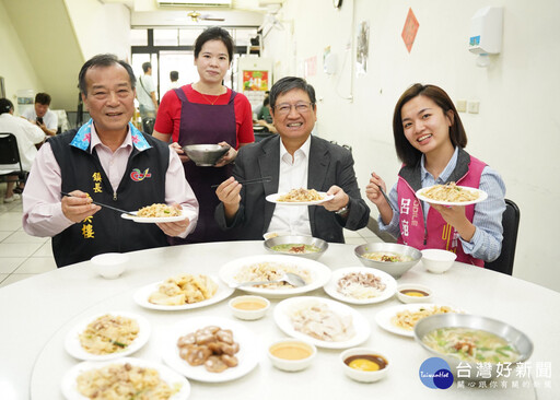 力挺客家美食 楊文科大啖新埔粄條