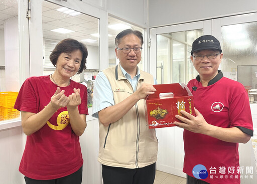 楊哥楊嫂食品公司捐贈4千顆紅豆粽 助南市弱勢度佳節