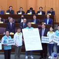 民進黨團要求簽署藐視議會承諾書 張善政加2項但書完成簽名