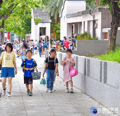 左營區新莊國小通學步道改善開放 讓通行舒適又安心