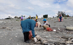2024國家海洋日「永續東海岸×淨灘尋寶趣」約3百人響應 共清出212公斤海灘廢棄物