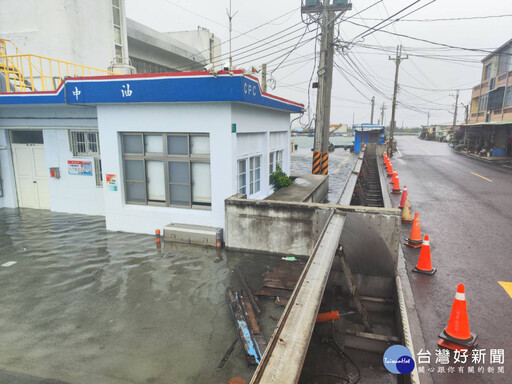 台南青鯤鯓倒伏式水閘門 成功抵禦颱風來襲及天文大潮