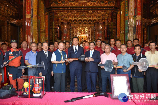 艋舺龍山寺普濟眾生 捐新北電動油壓門鎖頂開器及油壓破門器