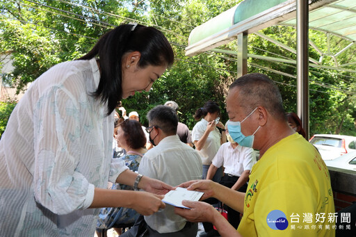 竹山社區道路塌陷成災 許淑華會勘搶險進度發放慰問金