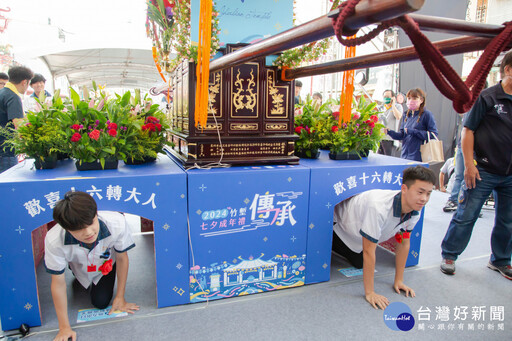 七夕成年禮竹市竹蓮寺盛大登場 788名學子見證古禮