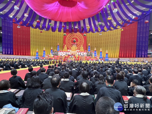 靈鷲山水陸空大法會 侯友宜供燈祝禱為眾生祈福