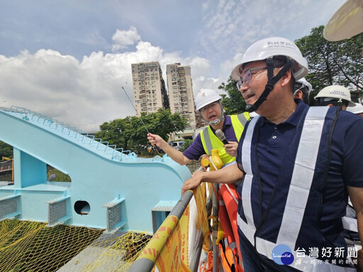 視察五股觀音坑溪橋重建工程 侯友宜：力拼11月開放通行