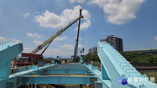 視察五股觀音坑溪橋重建工程 侯友宜：力拼11月開放通行