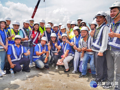 視察五股觀音坑溪橋重建工程 侯友宜：力拼11月開放通行