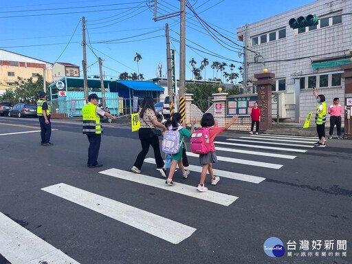 開學日 南投警分局護童專案維護學童安全