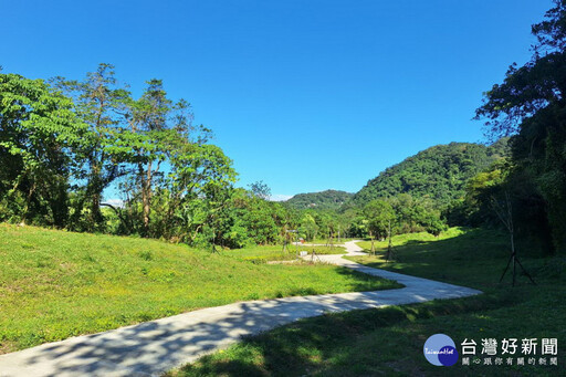 大幅降地鋪面環境溫度 大漢溪山豬湖生態親水園區會呼吸的步道