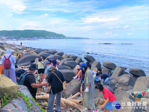 深澳鐵道自行車百人淨灘 為地球環境盡一份心力