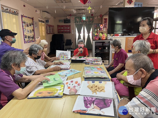 彰化榮家日照中心開啟時光印記 療癒長輩的照片懷舊之旅