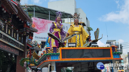 台中國際踩街嘉年華 慈濟宮6輛藝閣花車參與