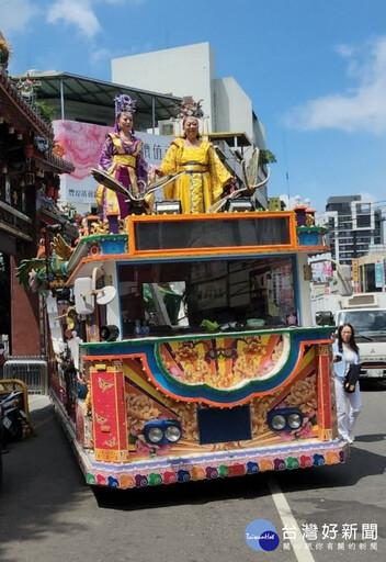 台中國際踩街嘉年華 慈濟宮6輛藝閣花車參與