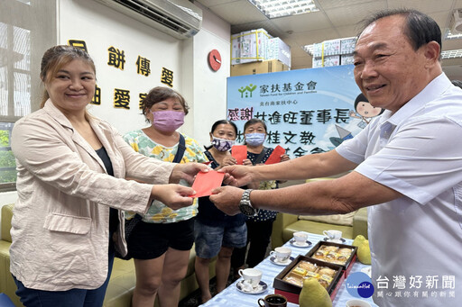 中秋傳愛16年 林進旺捐家扶逾6500盒月餅、2000箱柚子