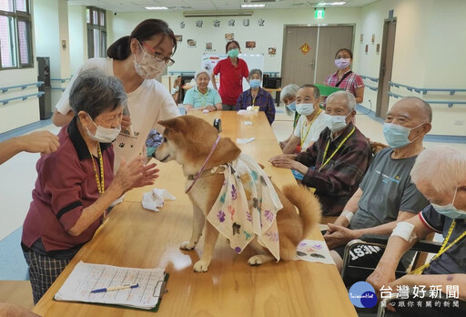 響應國家失智症月 彰化榮家導入動物輔助治療照護失智長輩