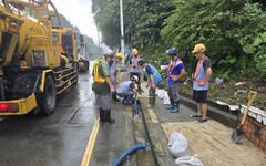 強降雨不斷 基隆環保局加強溝渠巡檢清淤