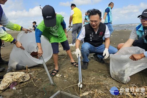 桃竹竹苗聯合淨灘 蘇俊賓率同企業齊心守護桃園海岸線