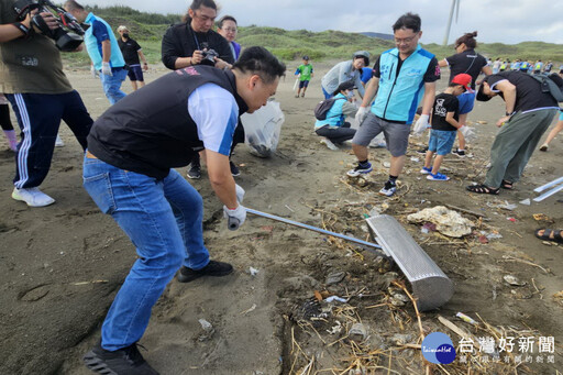 桃竹竹苗聯合淨灘 蘇俊賓率同企業齊心守護桃園海岸線