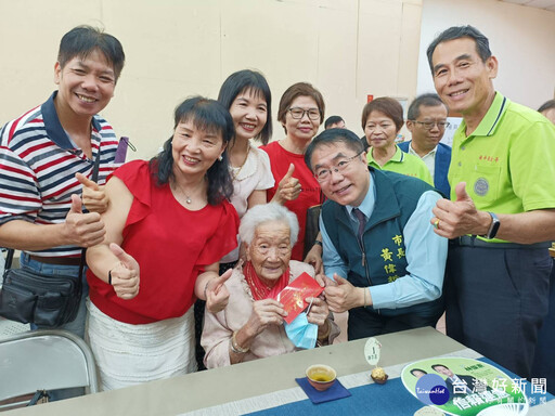 安平觀音亭敬老迎重陽 致贈安平區內80歲以上長者千元禮金