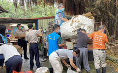 協助獨居身障遺眷改頭換面 新竹榮服處攜手慈濟志工居家大掃除