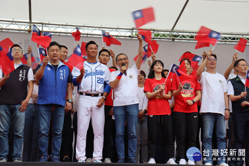 新北國慶升旗團結慶雙十 侯友宜及千名市民齊唱國歌