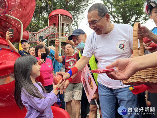 新北國慶升旗團結慶雙十 侯友宜及千名市民齊唱國歌