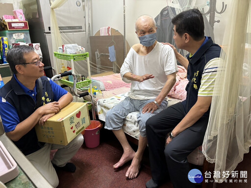 榮服處長探視鹿港年長榮民 榮民節前夕溫馨關懷送暖到家