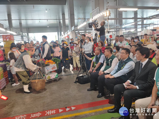 將傳統藝術帶入群眾生活 唐美雲歌仔戲團戲遊新化果菜市場