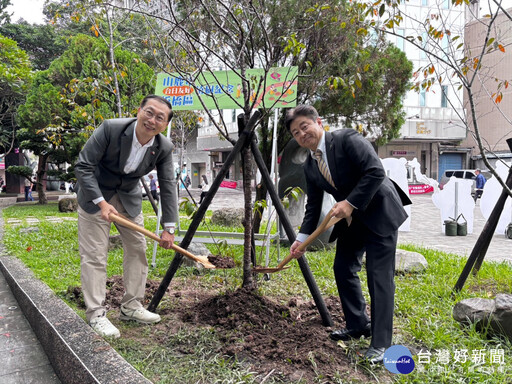 日本熊本縣山鹿市長參訪交流 送板橋10隻超萌「熊本熊」