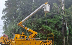 康芮颱風造成新店、坪林及石碇等山區停電 台電北南區處動員人力搶修