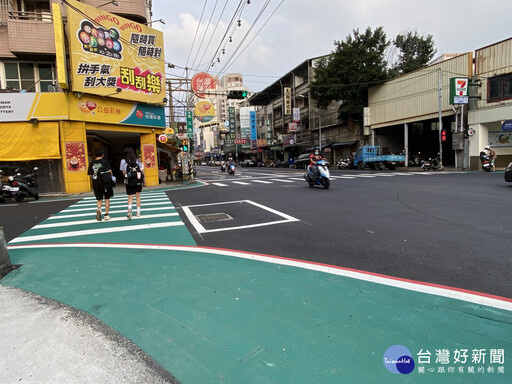 綠斑馬在跳舞！ 中市交通局新標線大改造讓行人過馬路更安全