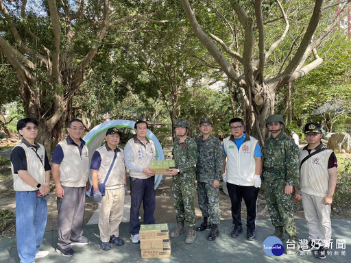 新北後備指揮部協助災後復原 動員清理板橋公園路樹殘枝