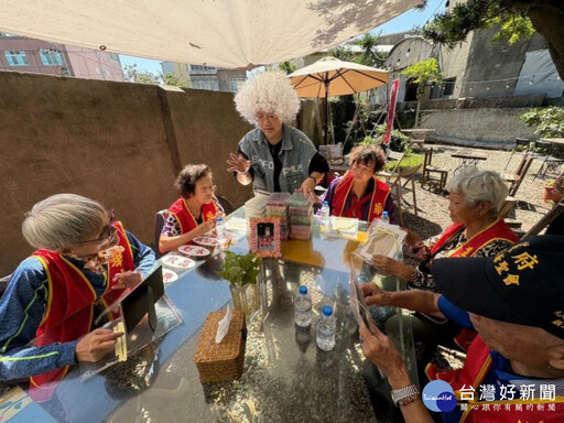 扮老變閨密！ 華山伴孤老重溫青春