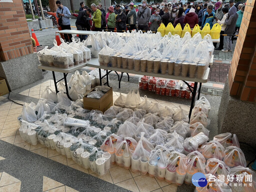 中華隊奪下世界12強棒球冠軍 溪湖鎮民招待鄉親品嘗彰化美食