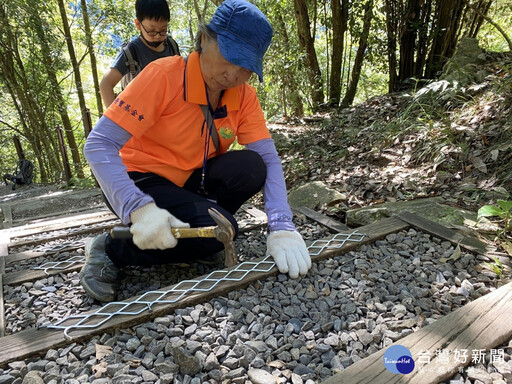 林保署臺中分署國家森林志工隊 年服務78萬遊客獲優良單位獎