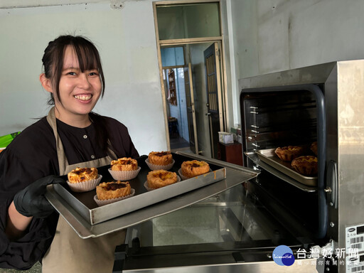 中市府身障創業輔導團隊應援 聽障女孩迷娜圓夢創立「輕寧巷」