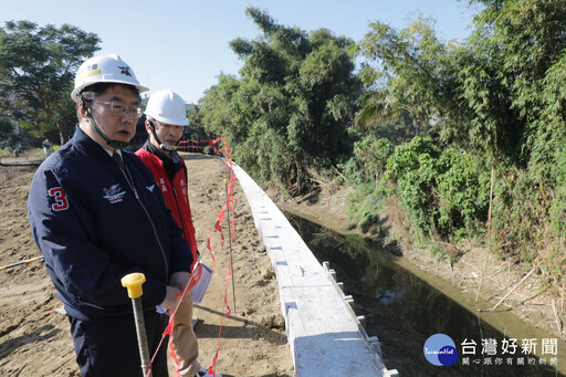 黃偉哲視察新化崩溝溪排水工程 確保民眾生命財產安全