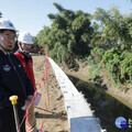 黃偉哲視察新化崩溝溪排水工程 確保民眾生命財產安全