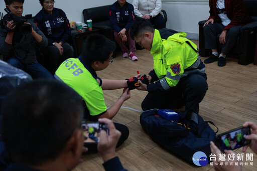 許金泰捐贈15組電動抽氣式護木 提高竹市救護能量