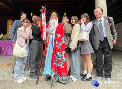 大觀音亭祀典興濟宮「臺日寺廟文化論壇」 亞歐年輕學子齊聚一堂