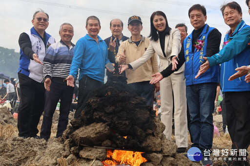 「焢窯草屯~花旅南投」登場 許淑華與2千民眾同樂