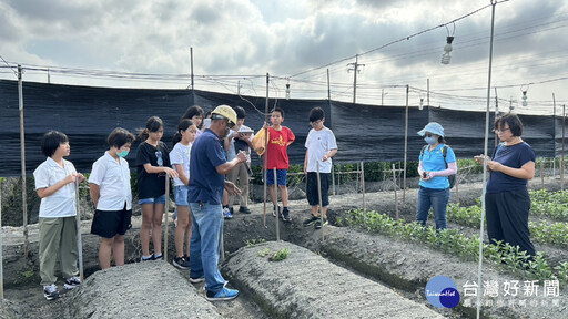 福德國小網博會學生以地方特產特色為題 探究家鄉菊花的美麗與奧秘