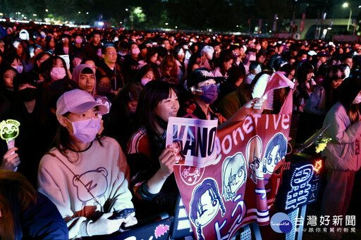 臺南好Young跨年晚會熱鬧滾滾 黃偉哲登臺與民眾互動並體驗AI智慧科技