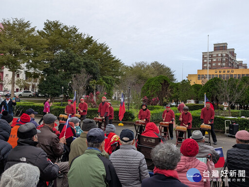 板橋榮家元旦升旗 長輩歡喜迎接114年