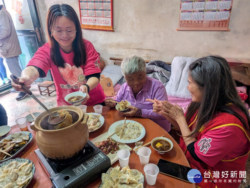 孤老告別40載家園 華山基金會偕葡萄王伴圍爐享年味