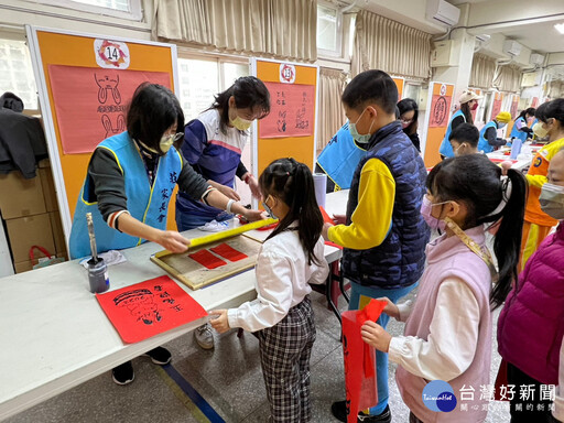 莊敬國小與壽山巖觀音寺攜手辦活動 年畫絹印、書法揮毫十二日登場