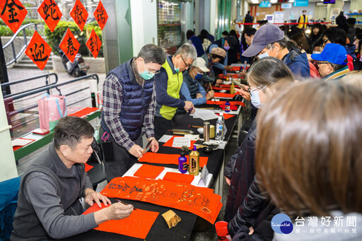 書法名家揮毫迎新春 竹市贈春聯租稅宣導洋溢年節氣氛