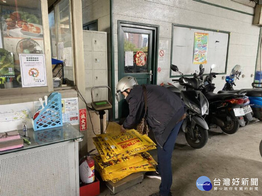 桃市環保局推動跨機關合作撕除小廣告 抽出電視等38份好禮